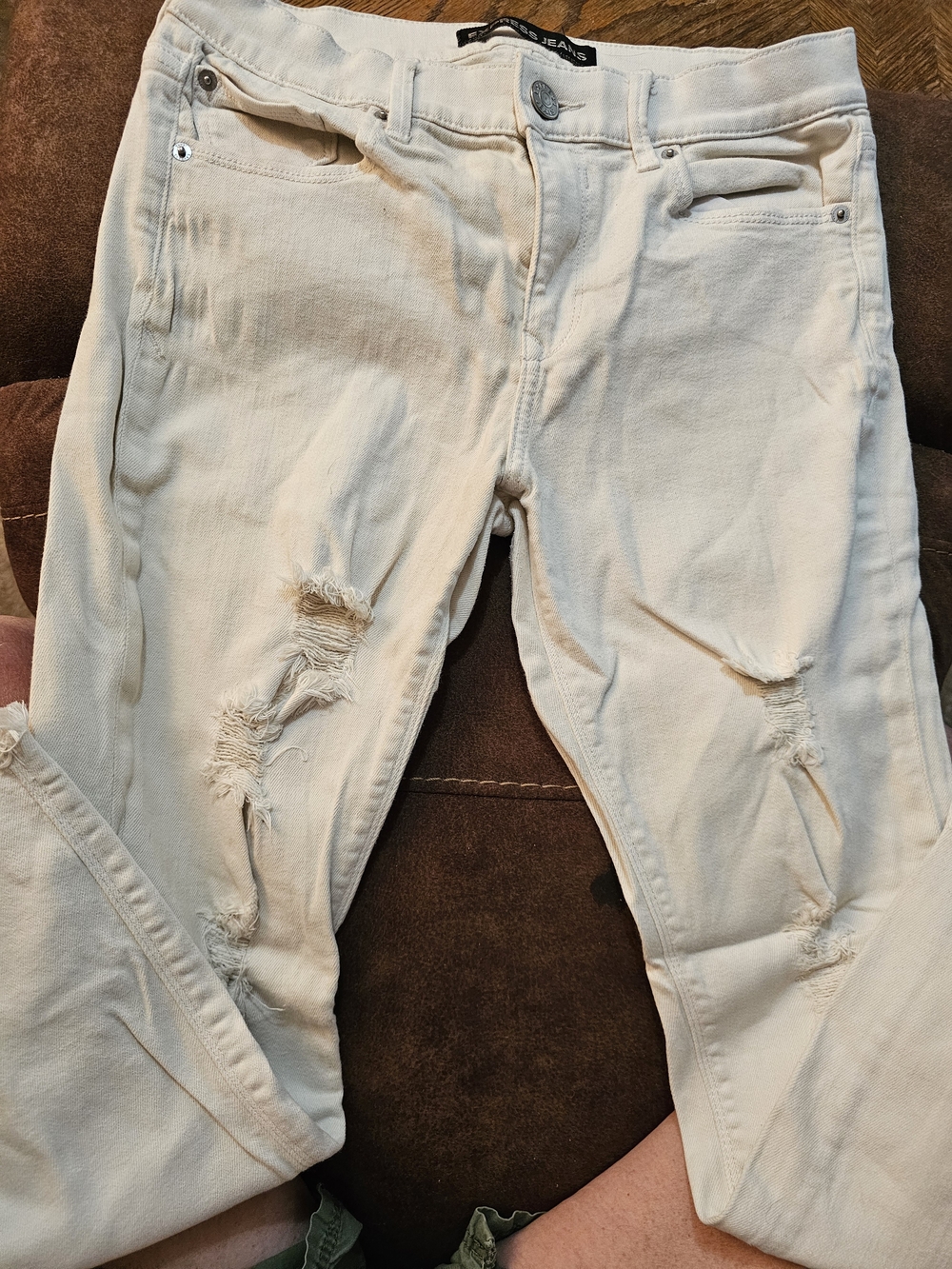 Express Women's Cropped Distressed Jeans in Cream
